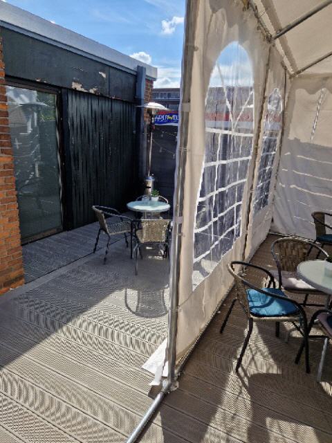 Zelt auf der Terrasse